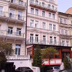 Отель Modena